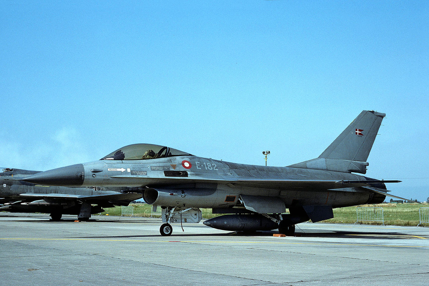 CSL05253 F-16A FIGHTING FALCON E-182