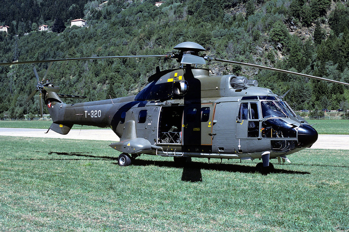 CSL05271 AS332M-1 SUPER PUMA T-320